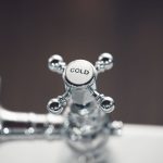 Bathroom Sink Faucet Waterfall Chrome / Oil-rubbed Bronze / Nickel Brushed Widespread Two Handles Three Holes Bath Taps