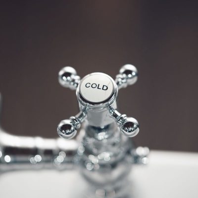 Bathroom Sink Faucet Waterfall Chrome / Oil-rubbed Bronze / Nickel Brushed Widespread Two Handles Three Holes Bath Taps